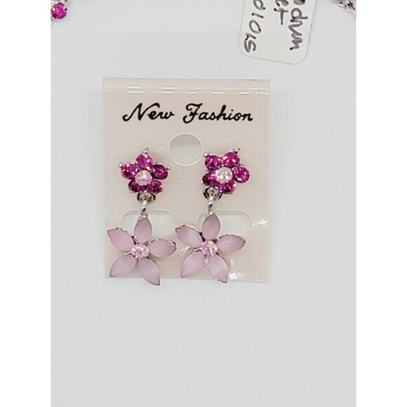 NWT Rhodium plated Cubic Zirconia necklace and earrings set - Picture 3 of 4